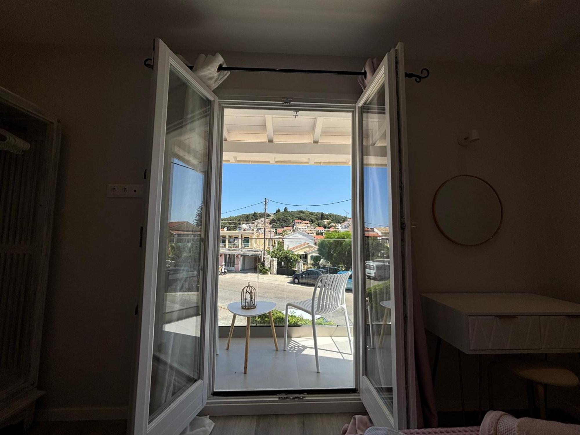 Mayflower Apartments Kassiopi Exterior foto